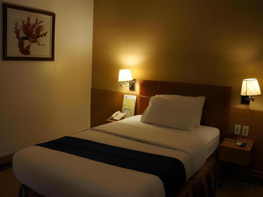 Blueberry Tourist Hotel Davao City Exteriör bild