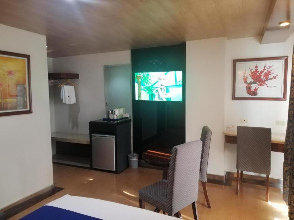 Blueberry Tourist Hotel Davao City Exteriör bild