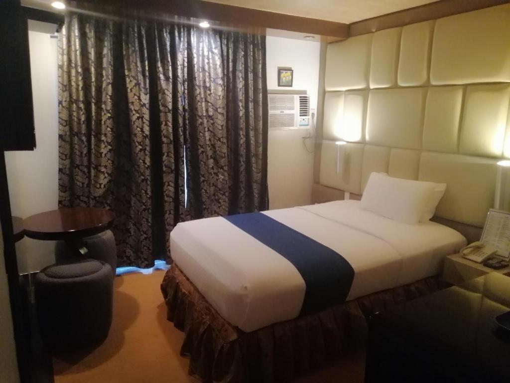 Blueberry Tourist Hotel Davao City Exteriör bild