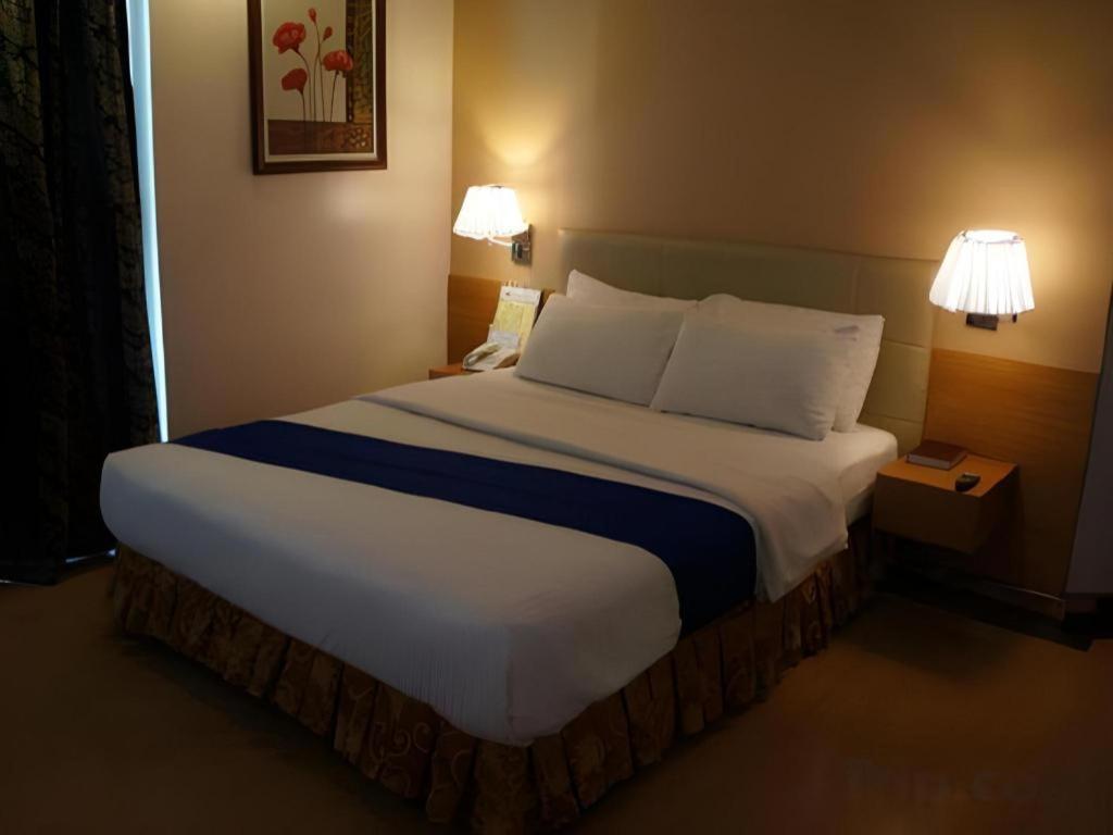 Blueberry Tourist Hotel Davao City Exteriör bild