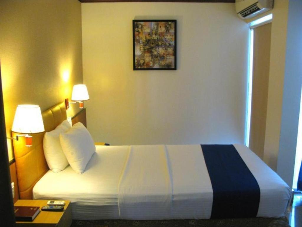 Blueberry Tourist Hotel Davao City Exteriör bild