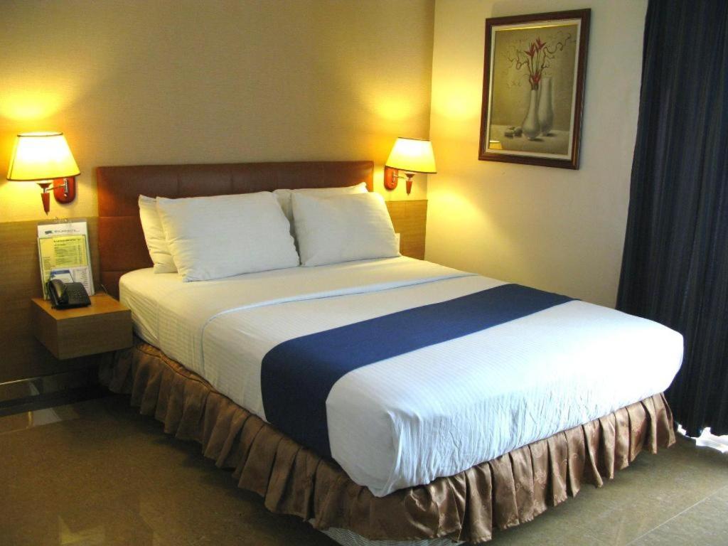 Blueberry Tourist Hotel Davao City Exteriör bild