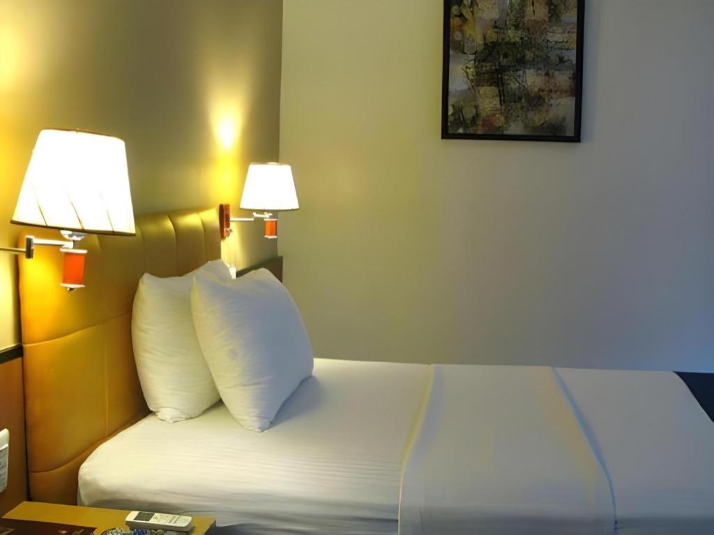 Blueberry Tourist Hotel Davao City Exteriör bild