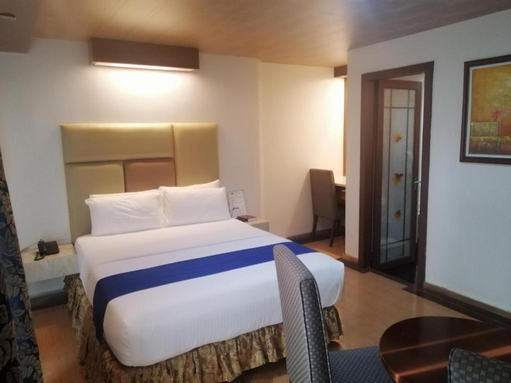 Blueberry Tourist Hotel Davao City Exteriör bild