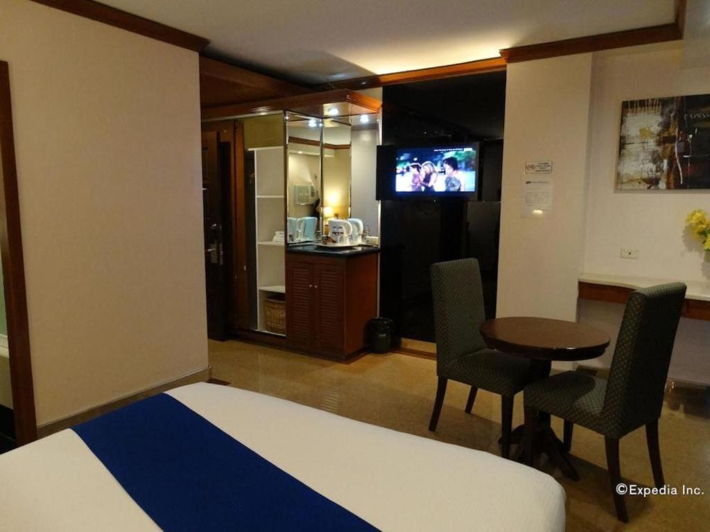 Blueberry Tourist Hotel Davao City Exteriör bild