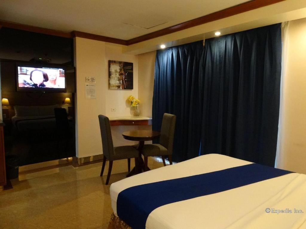 Blueberry Tourist Hotel Davao City Exteriör bild