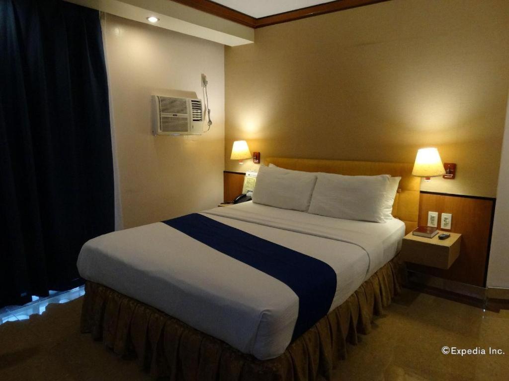 Blueberry Tourist Hotel Davao City Exteriör bild