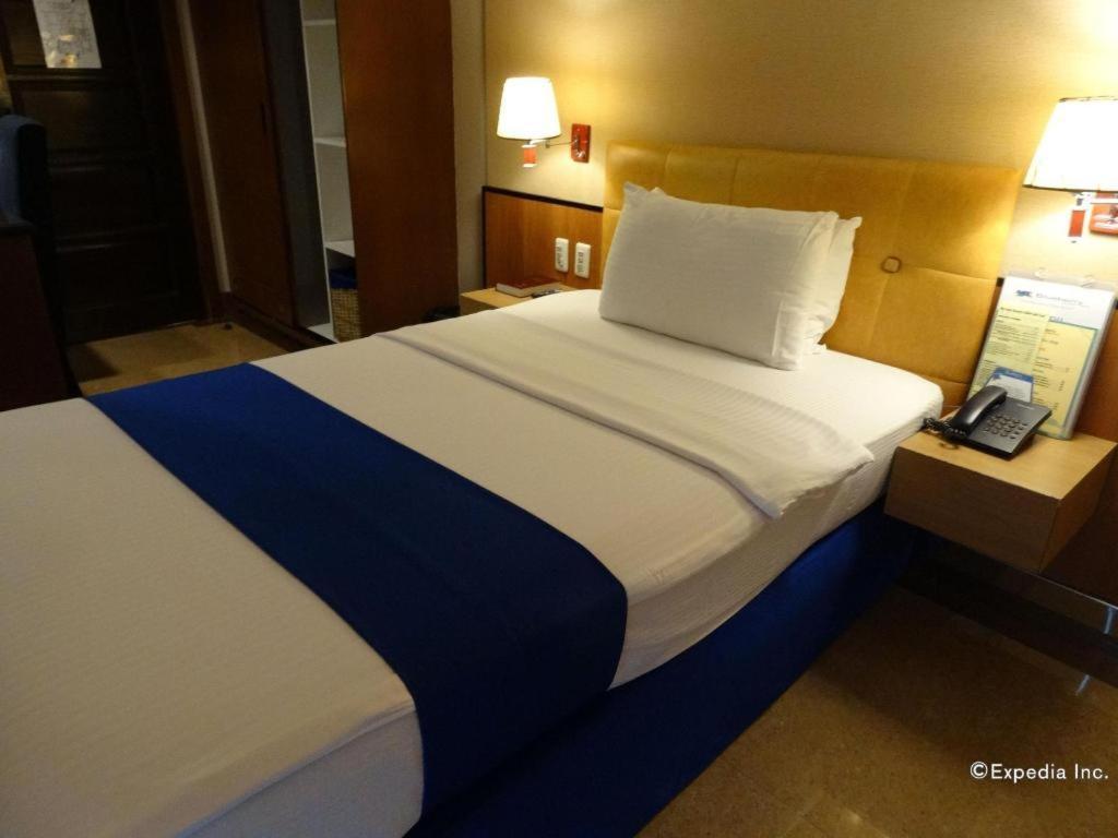 Blueberry Tourist Hotel Davao City Exteriör bild